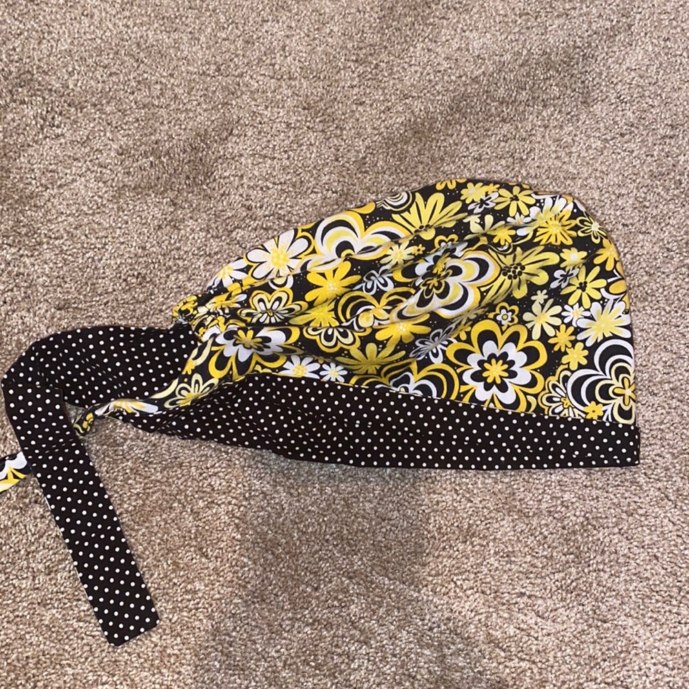 Black and yellow scrub cap